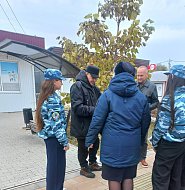 Ершовские общественники и юные друзья полиции помогают полицейским проводить антинаркотическую акцию