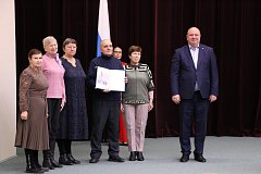 Вклад саратовских волонтеров отметили в областной Думе