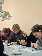 Ершовские школьники получили бесценный опыт на практических занятиях в медуниверситете