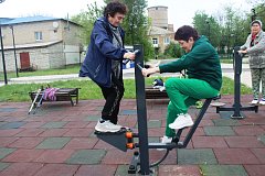 В Международный день семей ершовские «серебряные» сторонники ЗОЖ устроили пробег «Мы шагаем всей семьёй»