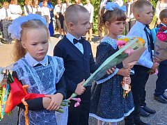 В День знаний областной депутат Иван Бабошкин посетил в Ершовском районе сельскую школу