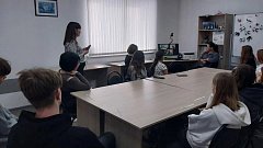 В Ершове для юных журналистов, фотографов и краеведов состоялся телемост с известным военным корреспондентом