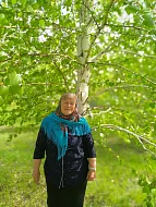 «Аленушка» у болотца, наряды из сирени и сережки березки — пожилые жительницы Ершова подошли креативно к фотосессии на природе