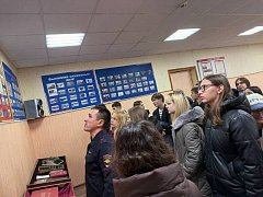 Полицейские провели профориентационное мероприятие для учеников школы № 3 г. Ершова