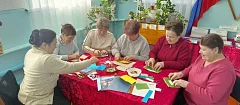Любовь к себе и миру: участники клуба «Здоровый образ жизни» из ершовского села сделали открытки-аффирмации ко Дню всех влюбленных