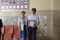 В Ершове обновлена Доска почета молодежи