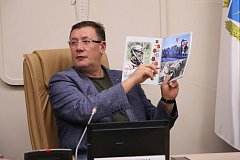 В Саратовской областной Думе представили макет 42-го тома Книги Памяти