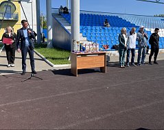 Футбольный турнир, посвященный 80-летию Победы, прошел на стадионе "Юность" г. Ершова