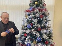 Депутат облдумы стал Дедом Морозом для ершовского мальчика