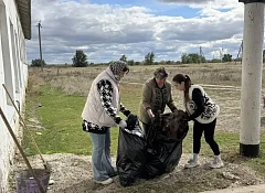 Чистота начинается с каждого: в Ершове стартовал месячник по благоустройству
