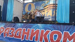 На центральной площади Ершова прошел завершающий праздничную программу концерт