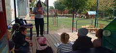 Безопасность на дороге — с детства: ершовских дошколят познакомили с основными дорожными знаками