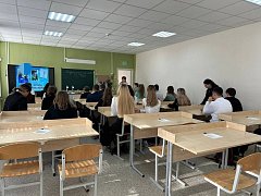 Военврач из Ершова Мария К. встретилась с земляками в родной школе