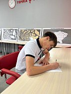 Десятиклассники из ершовской школы собрали гуманитарную помощь для военнослужащих СВО