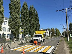 В Ершове продолжаются работы по нанесению дорожной разметки