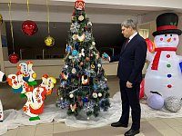 Глава Ершовского района принял участие в новогодней акции  «Елка желаний»