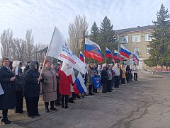 Митинг в честь воссоединения Крыма с Россией собрал ершовцев на главной площади