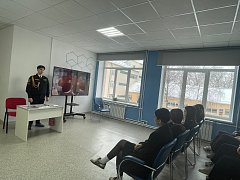 В преддверии Дня студента в гостях у ершовских школьников побывал студент Губернаторского колледжа