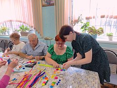 Ершовцы старшего возраста мастерили летних насекомых