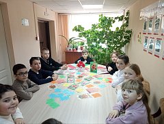 Ершовские ребята поучаствовали в мастер-классе «Открытка для мамы»