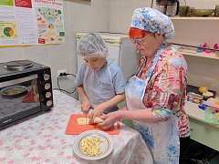«Завтрак со вкусом доброты» приготовили в ершовском центре соцобслуживания
