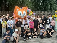 Ершовским ребятам подарили праздник с захватывающим представлением, подарками и вкусными угощениями