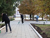 Чистый город начинается с нас: в Ершове прошел субботник