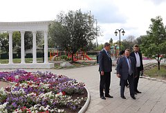 Панков призвал подать в суд на подрядчика, некачественно реконструировавшего парк имени Пушкина в Ершове