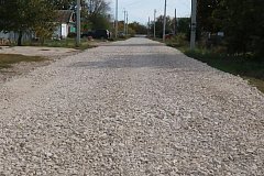 В Ершове отсыпали щебнем восемь грунтовых дорог