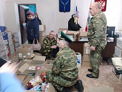 В Ершовском районе собирают подарки ко Дню защитника Отечества для участников СВО