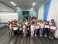 Ершовским дошколятам рассказали о правилах безопасного поведения на железной дороге