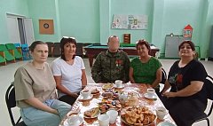 В ершовском поселке прошла теплая встреча с земляком – участником СВО