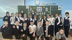 День космонавтики отметили творчески: ершовские школьники слепили «космические талисманы»