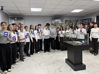 Первый паспорт — важный рубеж на пути во взрослую жизнь: ершовским школьникам торжественно вручили первый документ