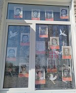 Ершовцы присоединились к патриотической акции Движения Первых «Окна Победы»