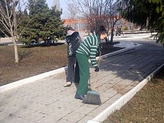 Весна начинается с чистоты: Ершов присоединился к общеобластному субботнику