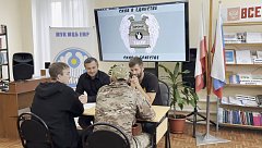 «Кто, кроме нас?»: в центральной библиотеке встретились с ершовским участником СВО и его сыном