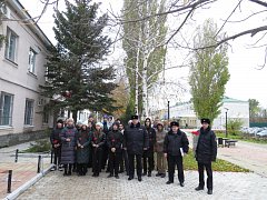 В Ершове хранят память о погибших милиционерах