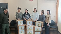 Сотрудники Ершовского КЦСОН собрали для военнослужащих гуманитарный груз