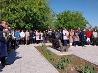В День Победы к Братской могиле пришли несколько поколений ершовцев