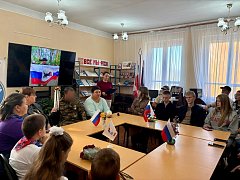 Патриотический час «Герои СВО — защитники России!» объединил ершовцев разных поколений и общественных объединений