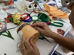 Ершовские сельчанки на мастер-классе учились дарить «вторую жизнь» старым вещам