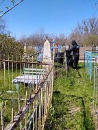 Молодое поколение хранит память предков: ершовские школьники облагородили могилы ветеранов ВОВ