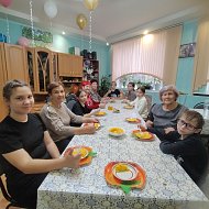 Юные поварята варили кашу на учебной кухне ершовского центра соцобслуживания