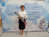 На областном образовательном форуме педагога из Ершовского района отметили высокой наградой