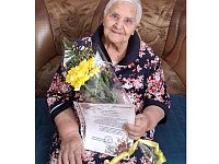 В свой 90-летний юбилей жительница ершовского села окружена заботой и вниманием родных и близких