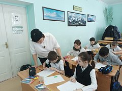 Накануне Международного женского дня юные ершовцы рисовали своих мам