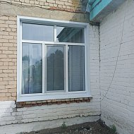 В школе поселка Учебный Ершовского района обновили оконные блоки