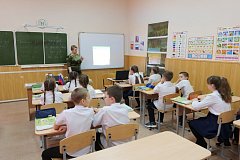 За работу в отдаленных районах 30 учителей получат по миллиону