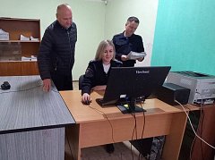 Ершовский общественник проконтролировал деятельность регистрационно-экзаменационного отделения ГИБДД